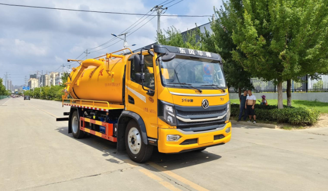 元年牌XSH5140GXWE6型10方T3吸污车