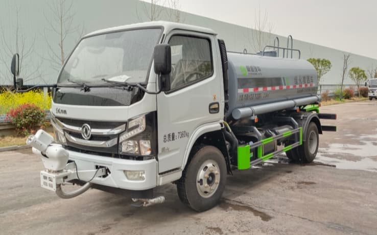元年牌5方东风华神洒水车