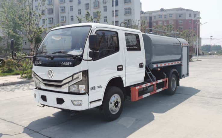 元年牌5方东风D6双排洒水车