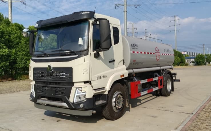 元年牌15方豪沃V5洒水车