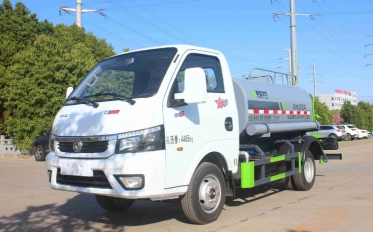 元年牌2.7方途逸蓝牌洒水车