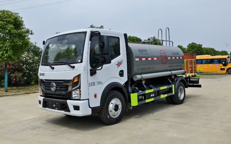 元年牌5方东风D6F6洒水车