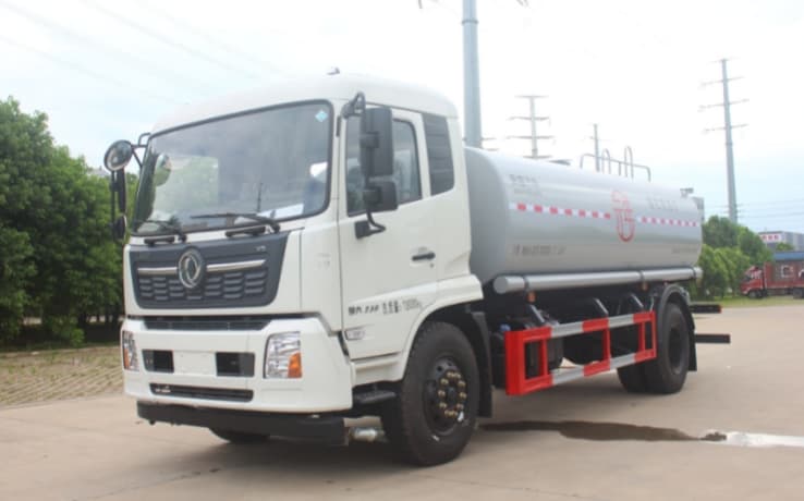 元年牌15方东风天锦洒水车